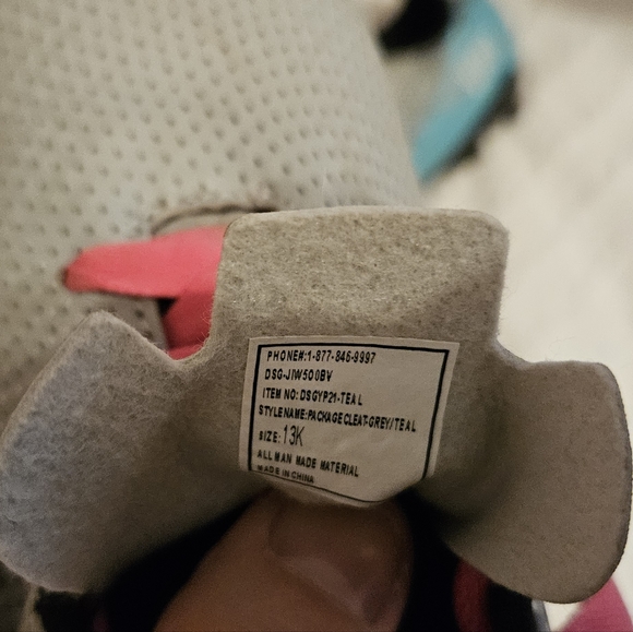 Girl's cleats, DSG brand size 13 - Picture 2 of 2